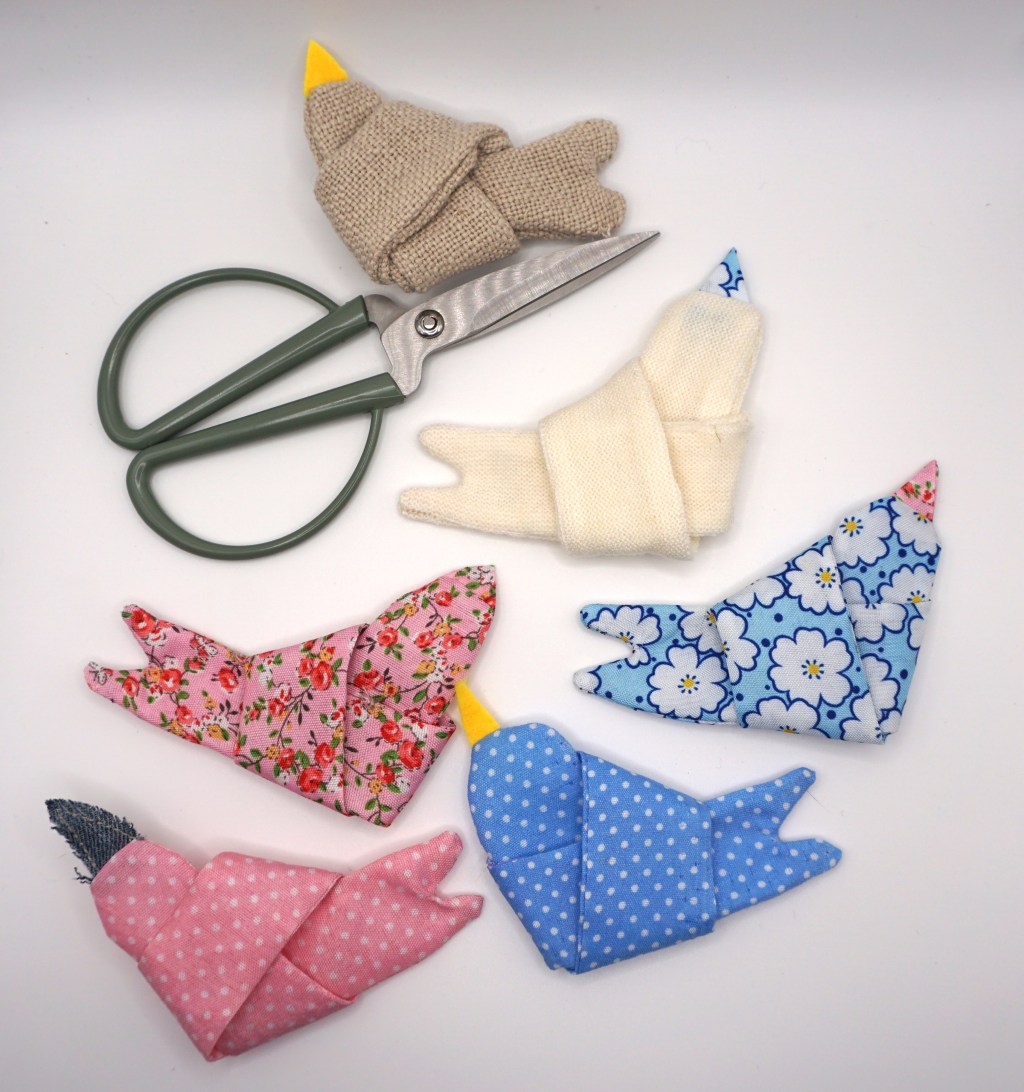 knotted fabric birds – free sewing&nbsp;tutorial